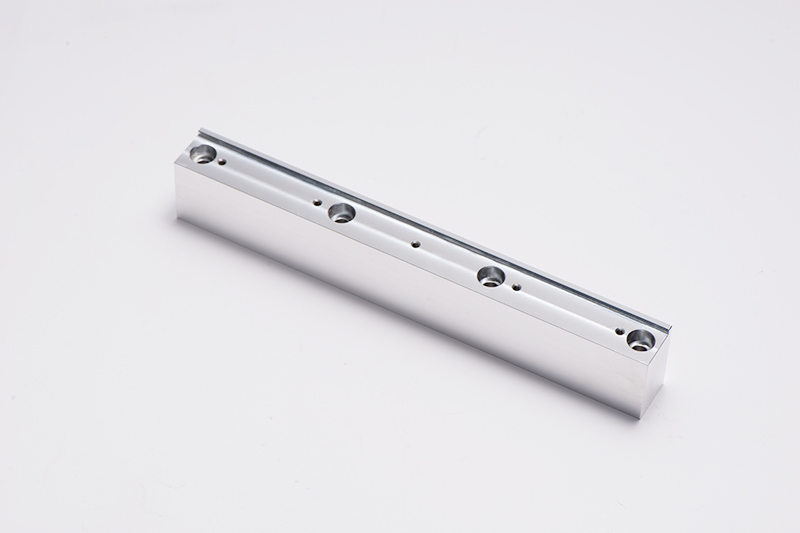 Vad är skillnaden mellan 3, 4, 5 Axis CNC bearbetning?